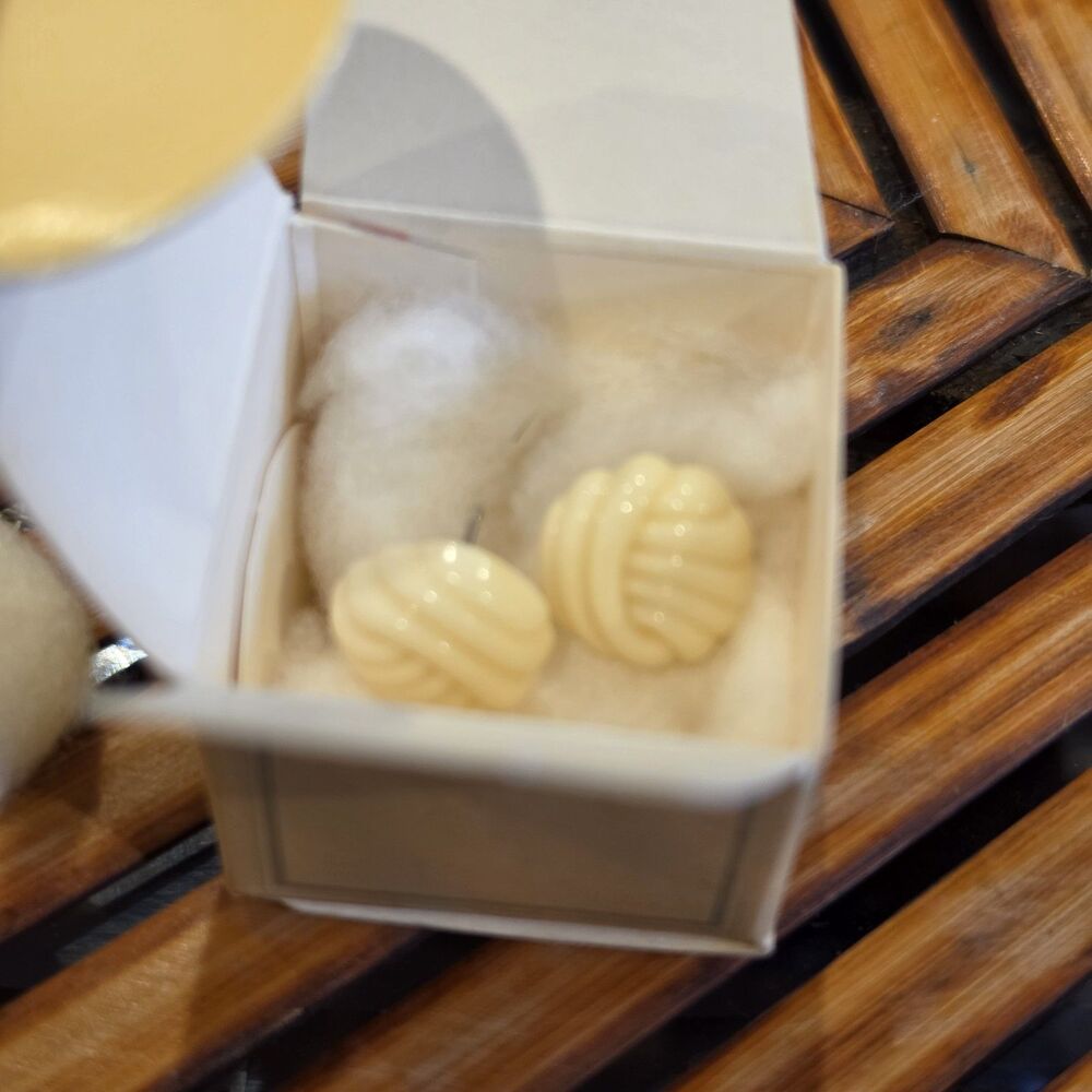 Fashion Jewelry By Avon Fashion Luster Piered Earrings Ivory Tone Vintage 1980